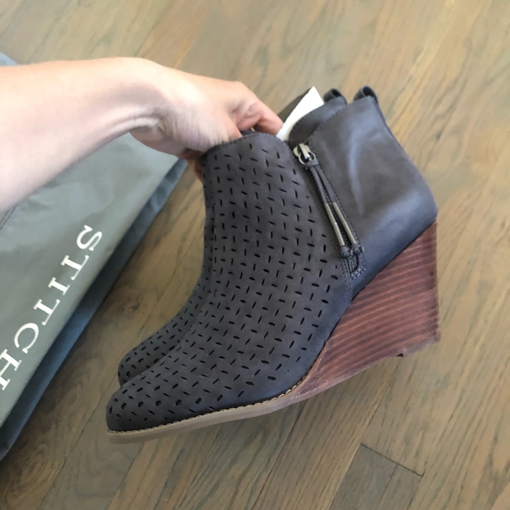 REPORT FOOTWEAR Granger Perforated Wedge Bootie- 11